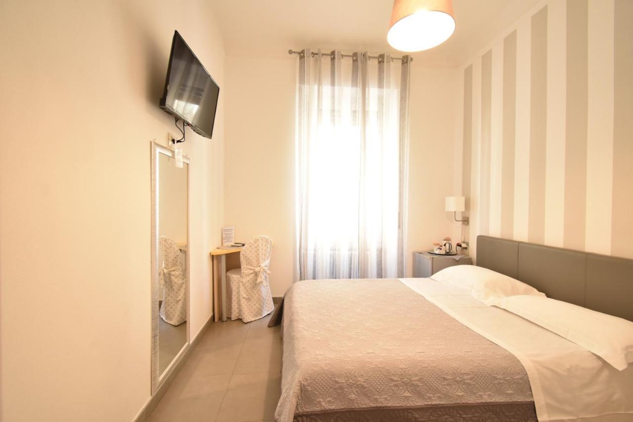 Affittacamere E Appartamenti - Rent Rooms And Apartments Le Camere Nel Corso - Adults Only لا سبيتسْيا المظهر الخارجي الصورة