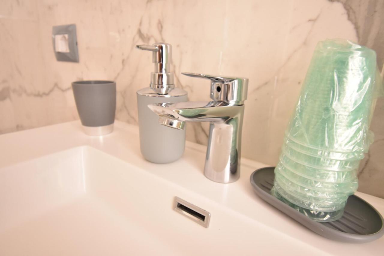 Affittacamere E Appartamenti - Rent Rooms And Apartments Le Camere Nel Corso - Adults Only لا سبيتسْيا المظهر الخارجي الصورة