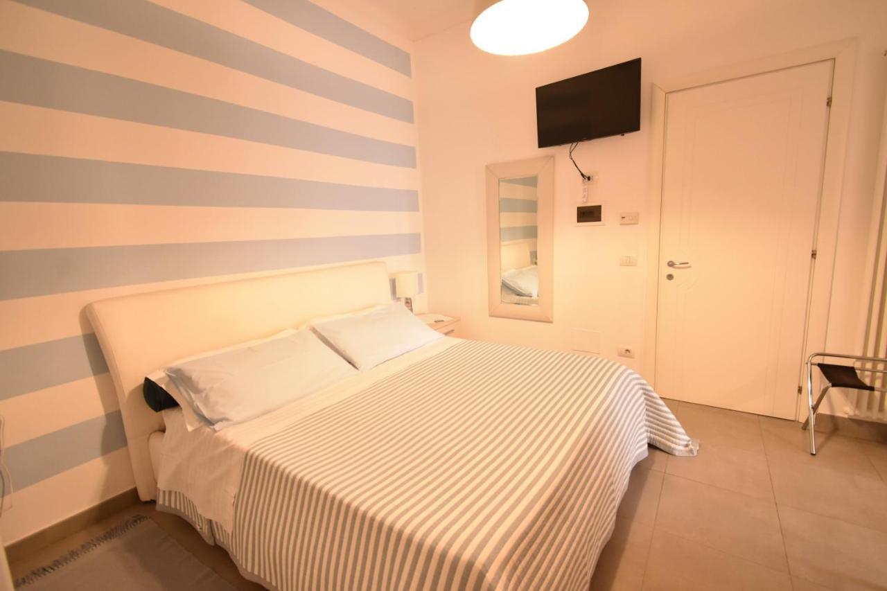 Affittacamere E Appartamenti - Rent Rooms And Apartments Le Camere Nel Corso - Adults Only لا سبيتسْيا المظهر الخارجي الصورة