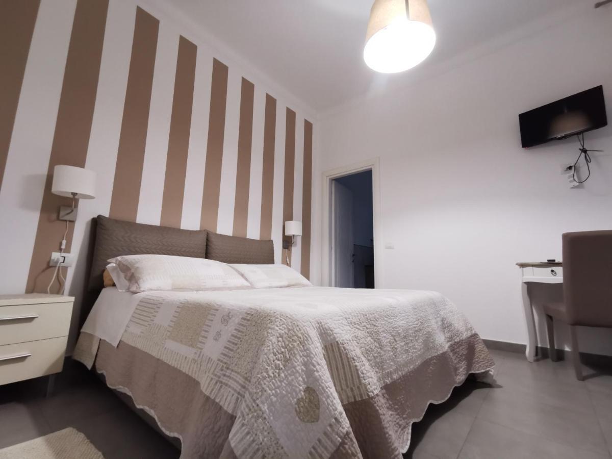 Affittacamere E Appartamenti - Rent Rooms And Apartments Le Camere Nel Corso - Adults Only لا سبيتسْيا المظهر الخارجي الصورة
