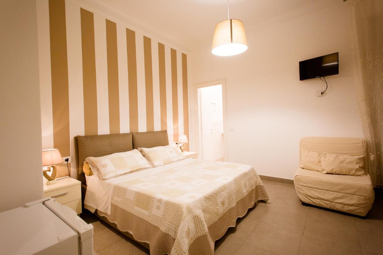 Affittacamere E Appartamenti - Rent Rooms And Apartments Le Camere Nel Corso - Adults Only لا سبيتسْيا المظهر الخارجي الصورة